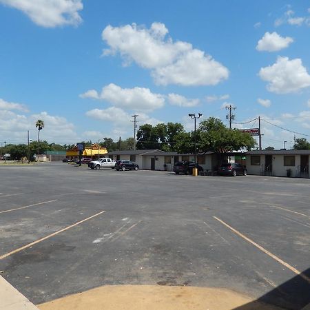 Executive Inn Pearsall Extérieur photo