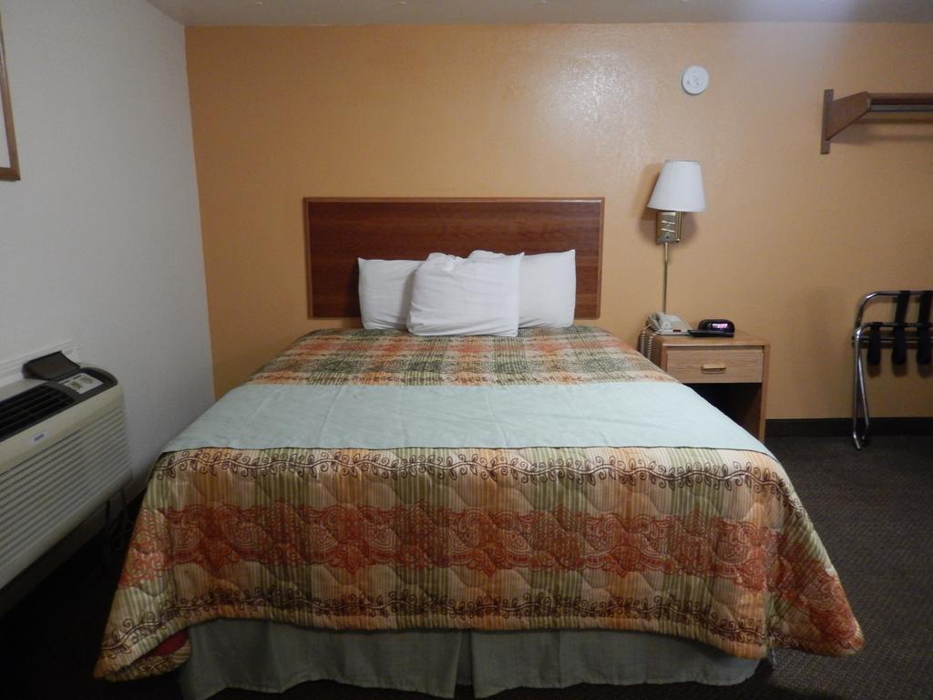 Executive Inn Pearsall Extérieur photo