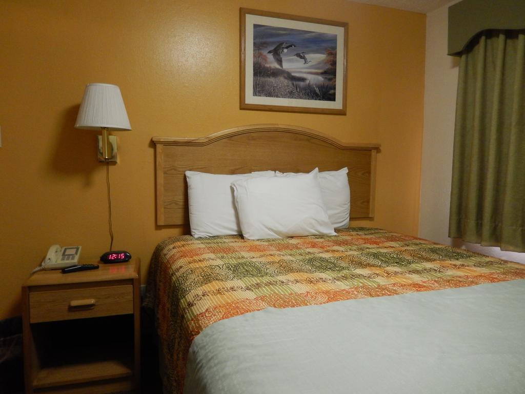 Executive Inn Pearsall Extérieur photo