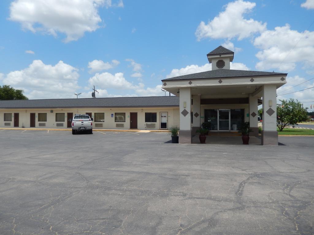 Executive Inn Pearsall Extérieur photo