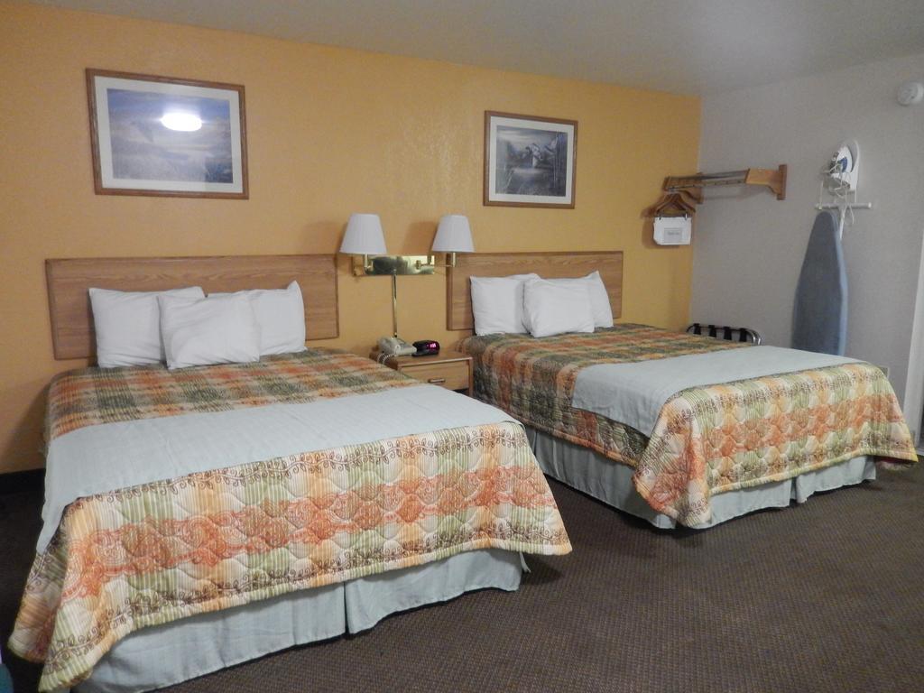 Executive Inn Pearsall Extérieur photo