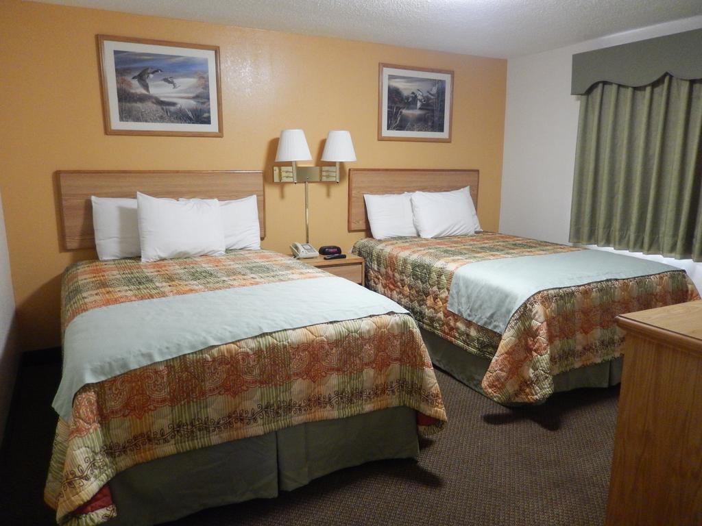 Executive Inn Pearsall Extérieur photo