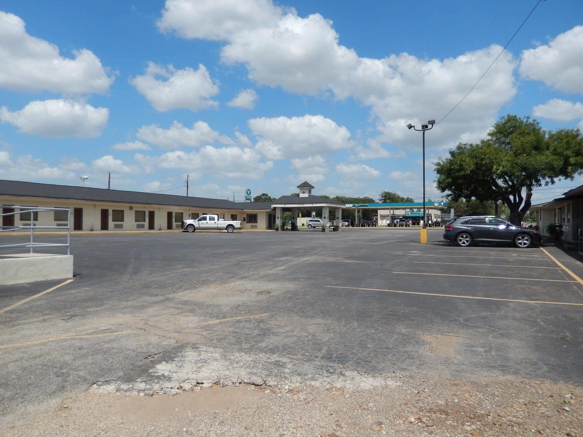 Executive Inn Pearsall Extérieur photo