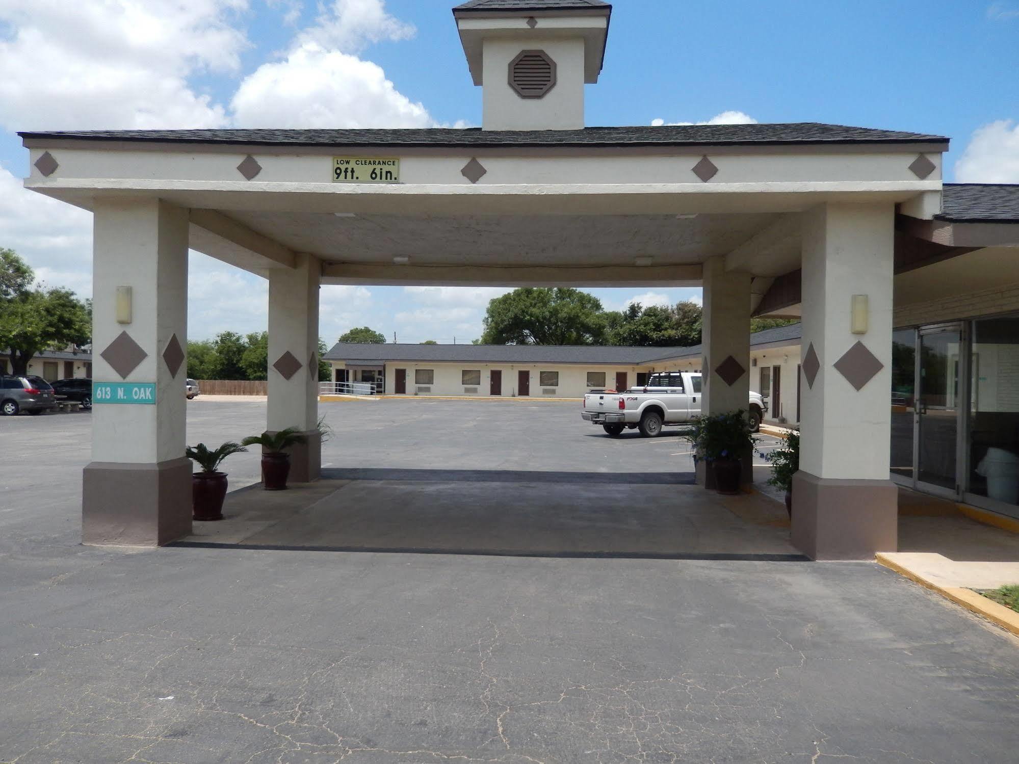 Executive Inn Pearsall Extérieur photo