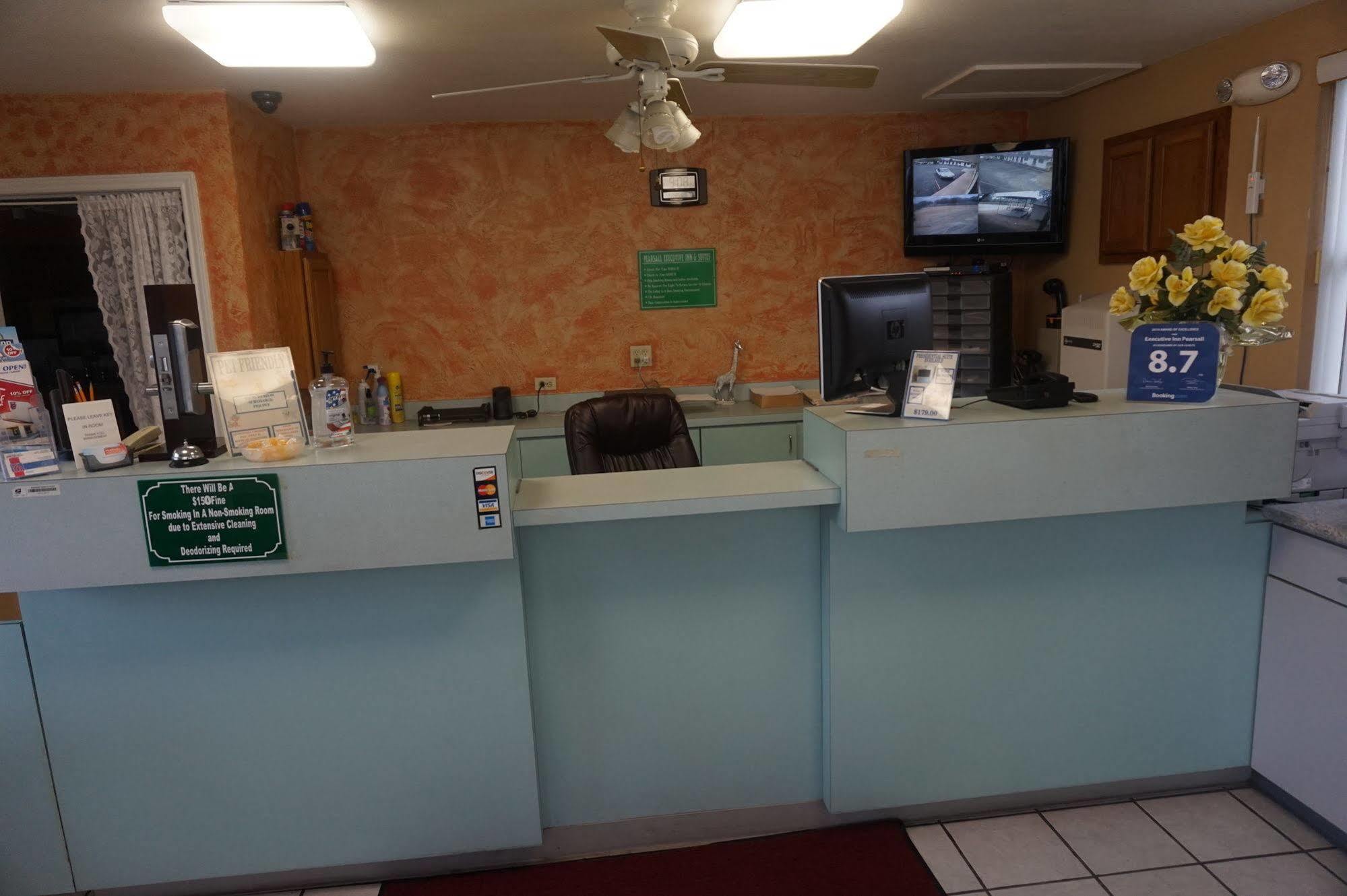 Executive Inn Pearsall Extérieur photo