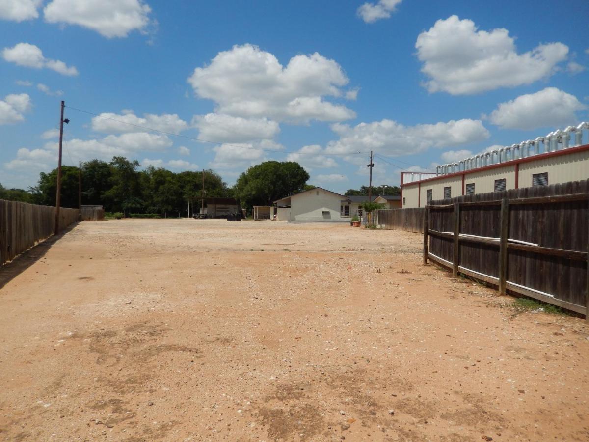 Executive Inn Pearsall Extérieur photo